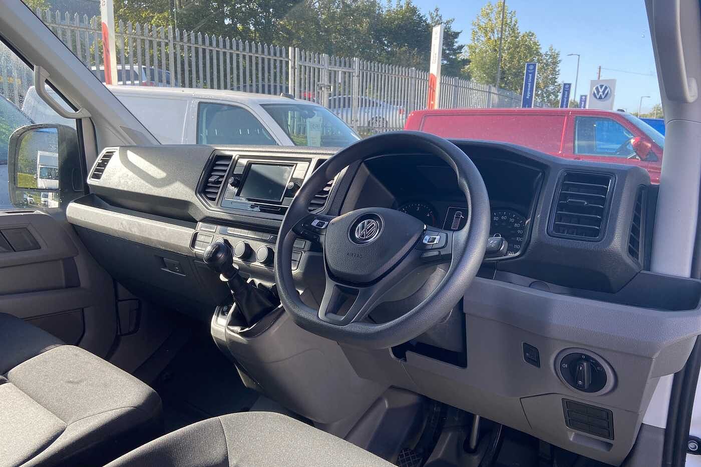 Volkswagen Crafter 2.0TDI (140PS)(Eu6dT-E) CR35 MWB Trendline with Business Pack (Aircon & Sensors)