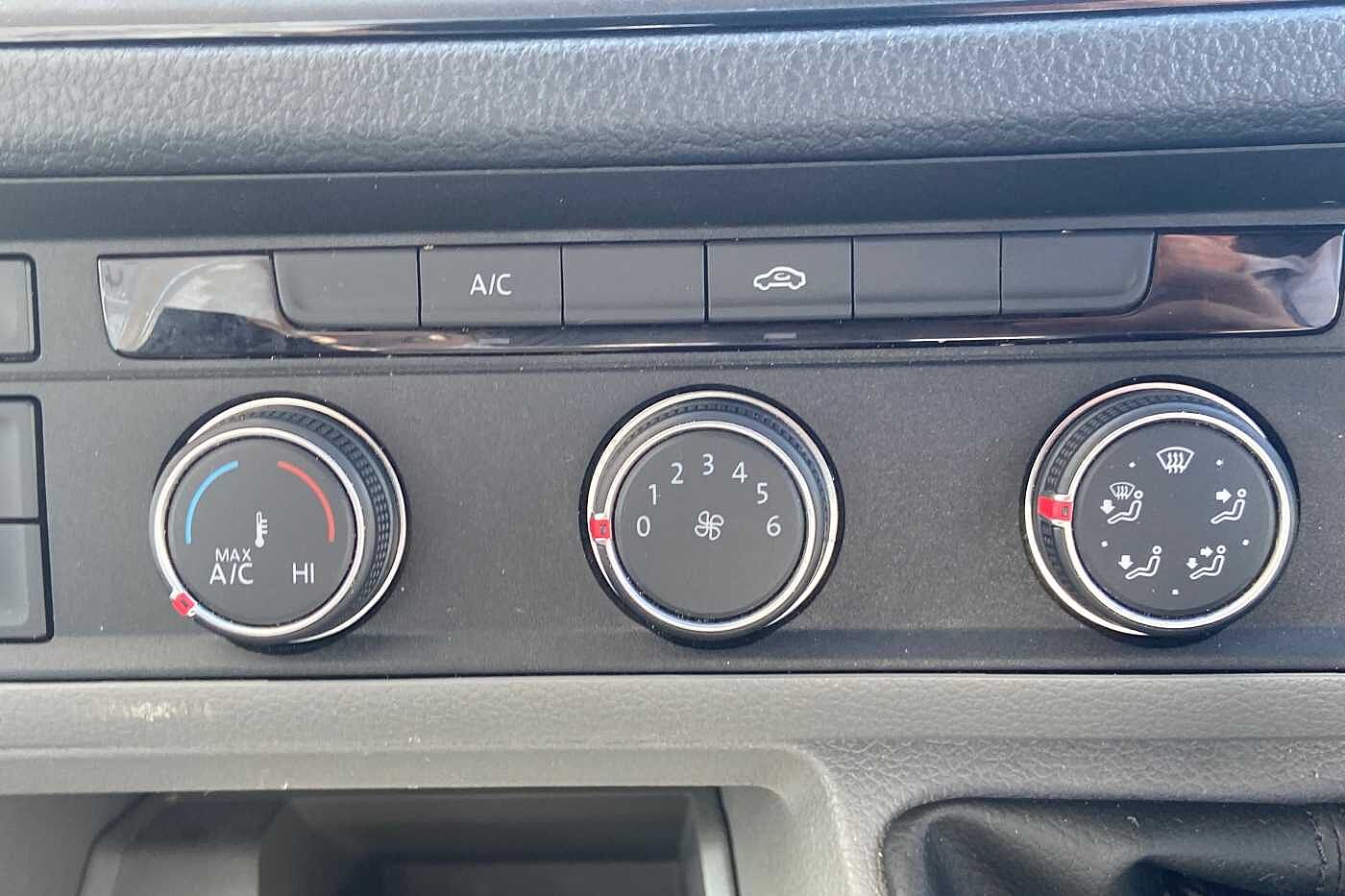 Volkswagen Crafter 2.0TDI (140PS)(Eu6dT-E) CR35 MWB Trendline with Business Pack (Aircon & Sensors)