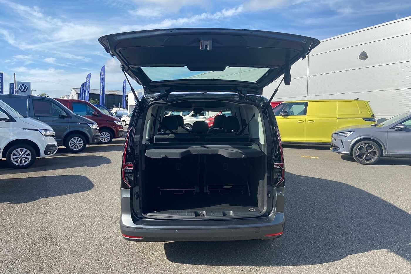 Volkswagen Caddy Maxi Diesel Estate 2.0 TDI Maxi Life 5dr