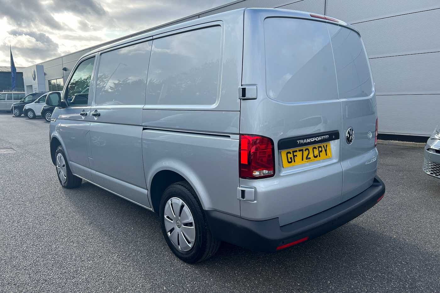 Volkswagen Transporter 2.0TDI 110ps T28 Startline BMT SWB Business Pack (A/C)
