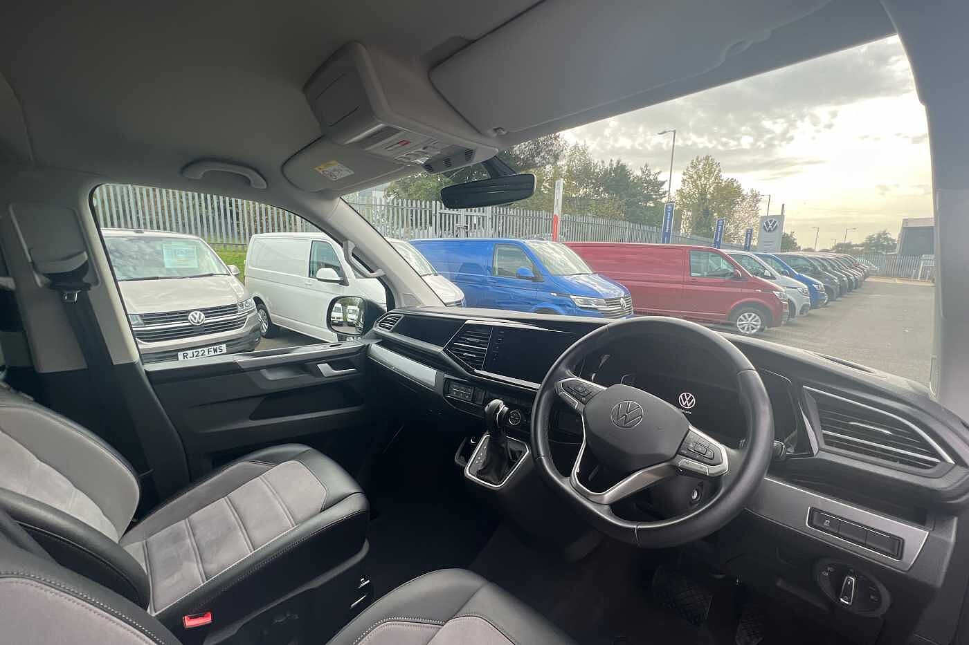 Volkswagen Caravelle Diesel Estate 2.0 TDI Executive 150 5dr DSG