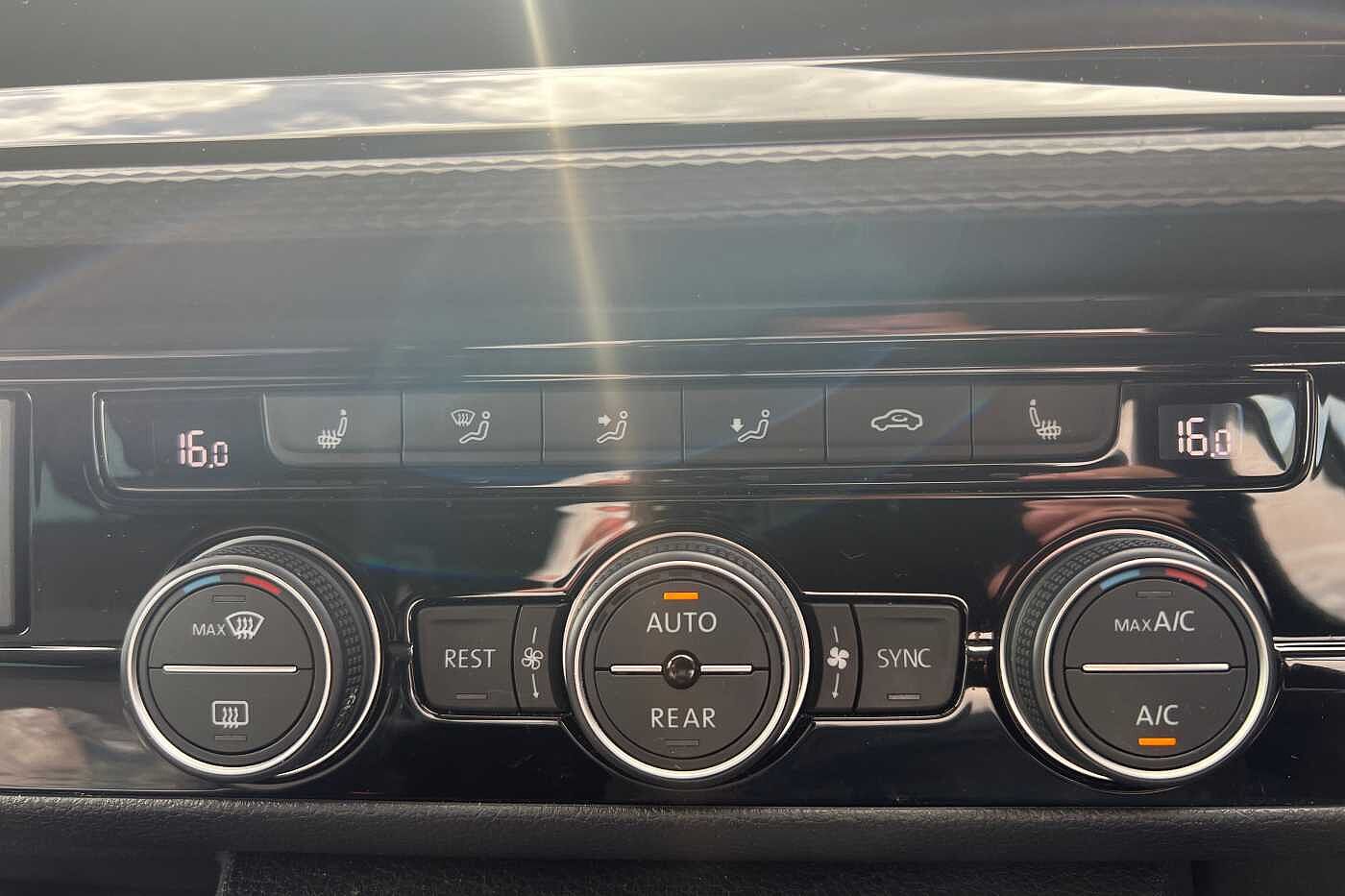 Volkswagen Caravelle Diesel Estate 2.0 TDI Executive 150 5dr DSG