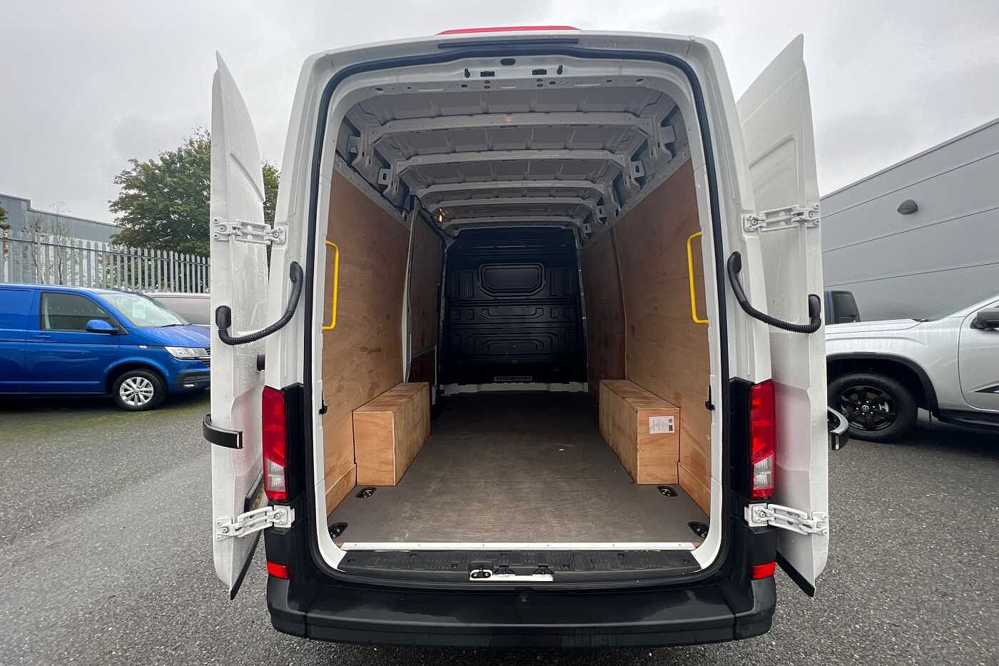 Volkswagen Crafter Cr35 Mwb Diesel Fwd 2.0 TDI 140PS Trendline High Roof Van *Business Pack, A/C*