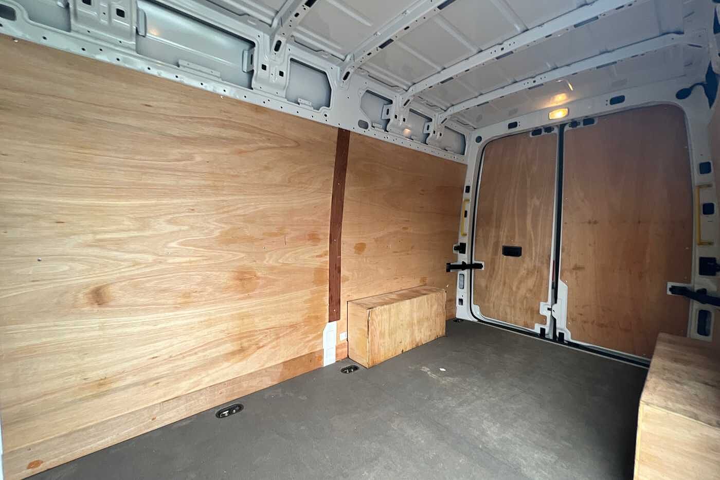 Volkswagen Crafter Cr35 Mwb Diesel Fwd 2.0 TDI 140PS Trendline High Roof Van *Business Pack, A/C*