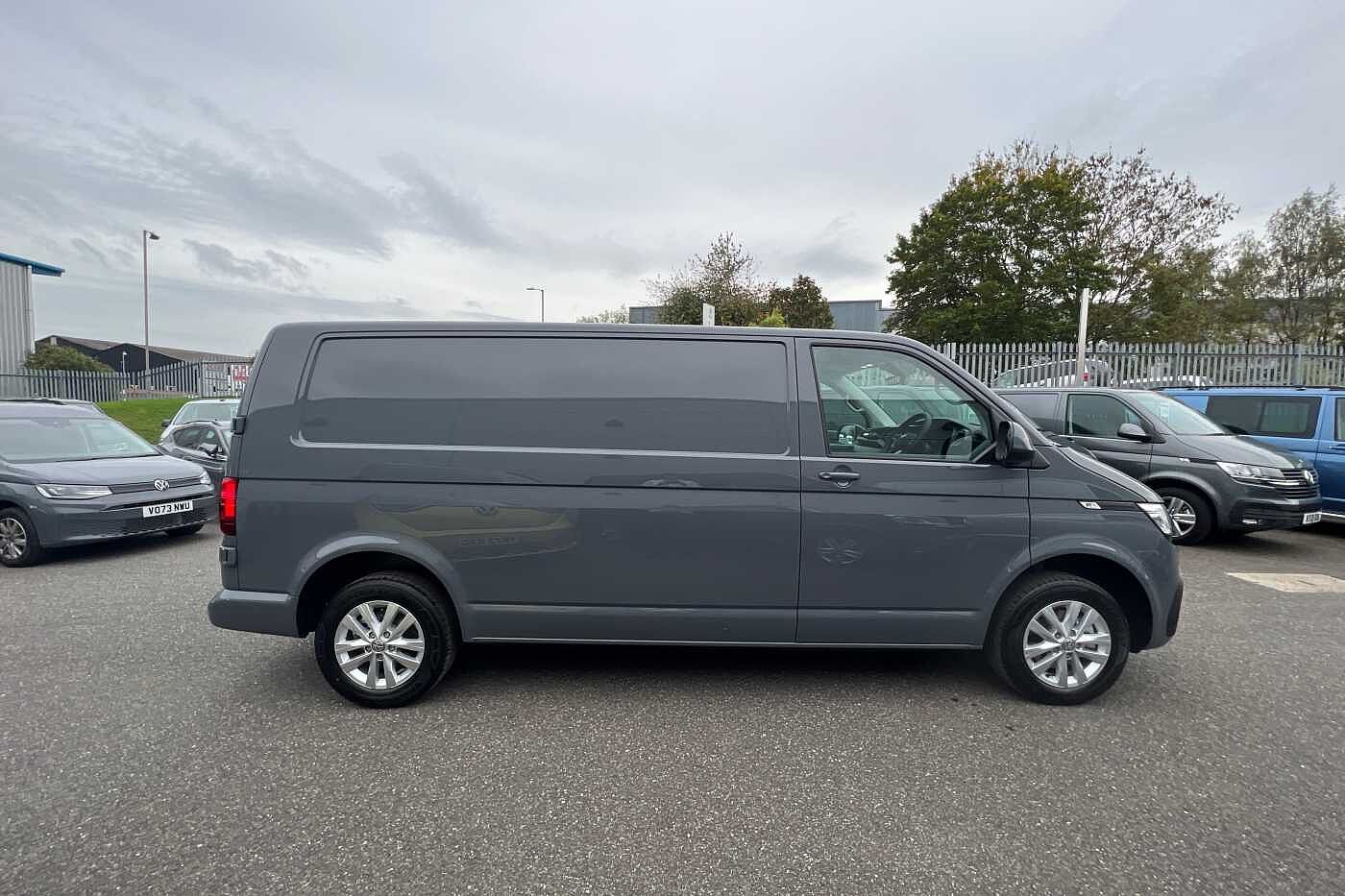 Volkswagen Transporter 2.0TDI (150PS)Eu6 T28 Highline LWB DSG