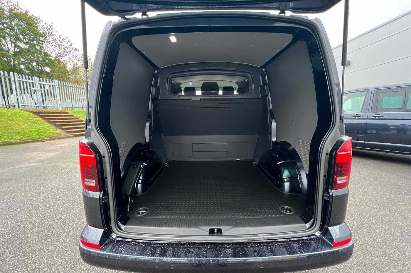 Volkswagen Transporter Kombi 2.0TDI 150 T32 Highline BMT SWB DSG ***Twin Doors, Nav & LEDS***