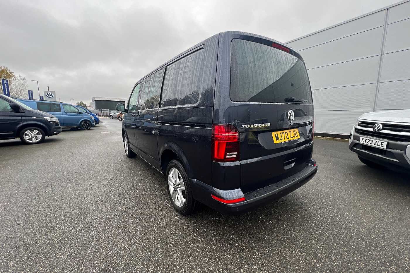 Volkswagen Transporter Kombi 2.0TDI 150 T32 Highline BMT SWB DSG ***Twin Doors, Nav & LEDS***