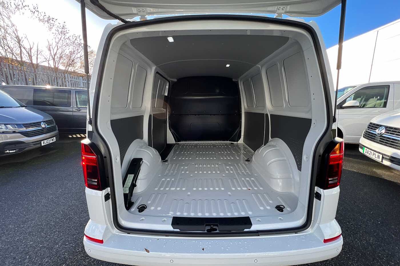Volkswagen Transporter T28 Swb Diesel 2.0 TDI 110 Highline Van SWB ***Delivery Miles***
