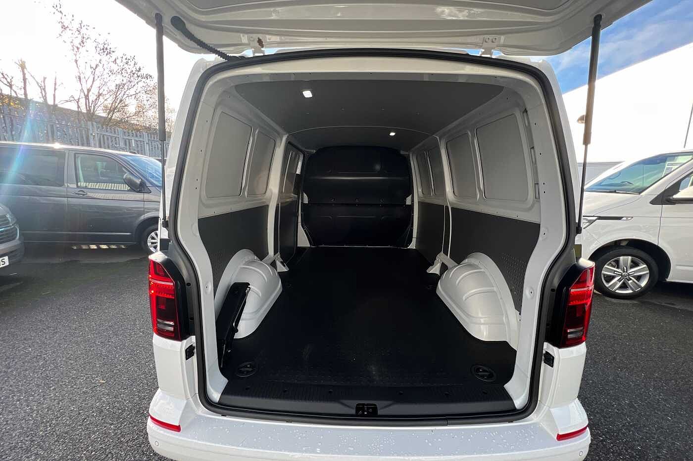 Volkswagen Transporter T32 Lwb Diesel 2.0 BiTDI 204 LWB Sportline Van DSG ***Delivery Miles***