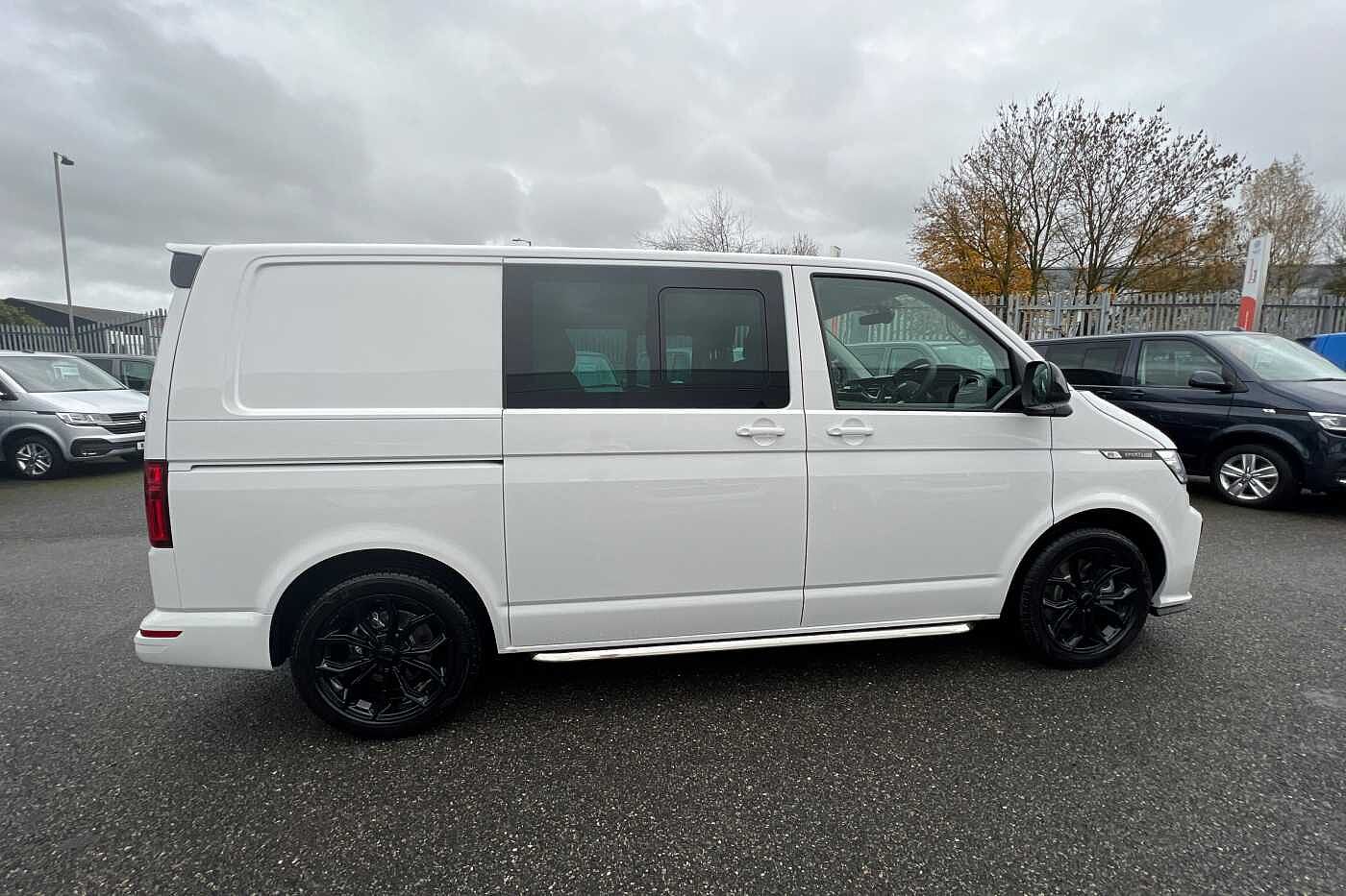Volkswagen Transporter Sportline 20BiTDI T32BMT SWB Kombi DSG ***Delivery Miles***