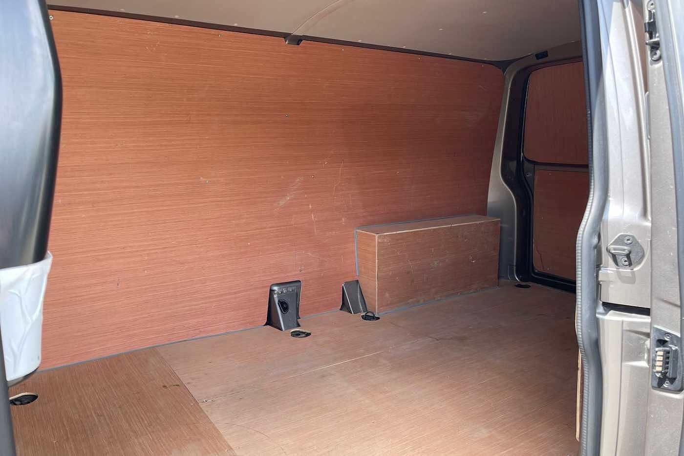 Volkswagen Transporter T30 Panel van Highline LWB 150 PS 2.0 TDI 7sp DSG