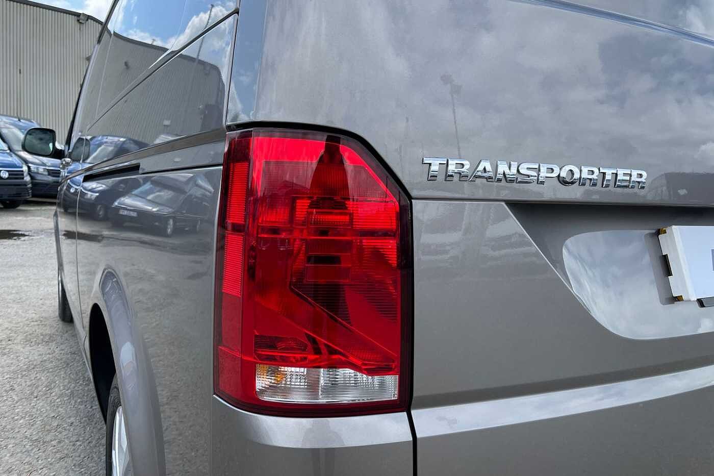 Volkswagen Transporter T30 Panel van Highline LWB 150 PS 2.0 TDI 7sp DSG
