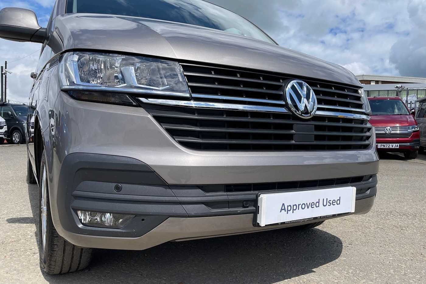Volkswagen Transporter T30 Panel van Highline LWB 150 PS 2.0 TDI 7sp DSG