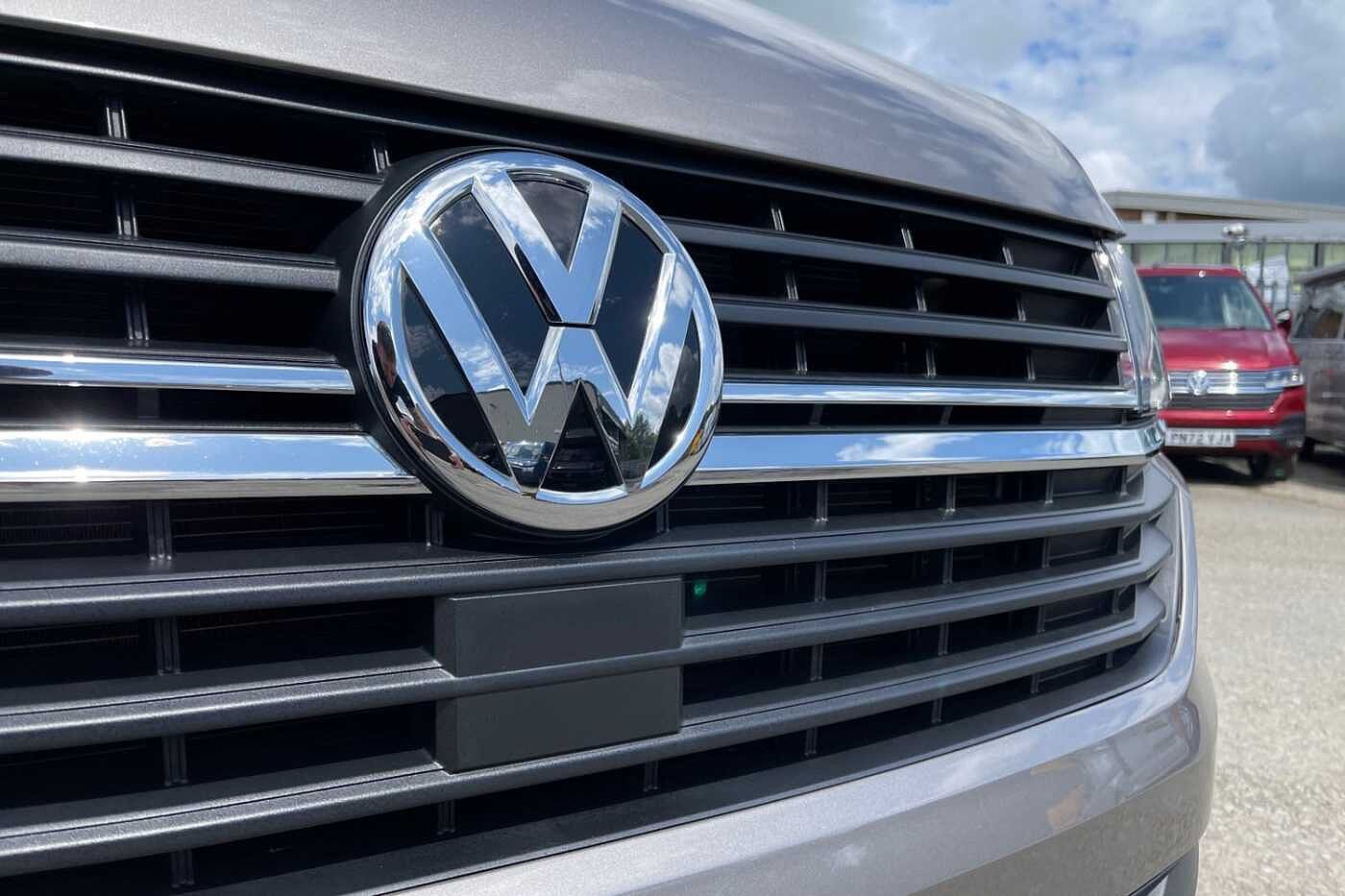 Volkswagen Transporter T30 Panel van Highline LWB 150 PS 2.0 TDI 7sp DSG