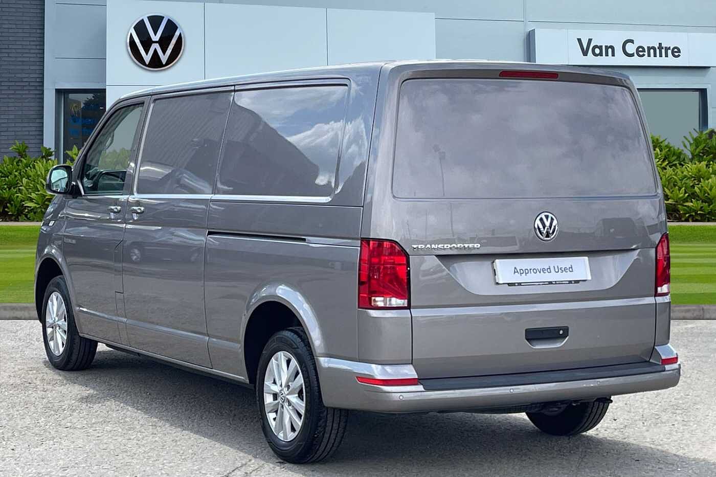 Volkswagen Transporter T30 Panel van Highline LWB 150 PS 2.0 TDI 7sp DSG