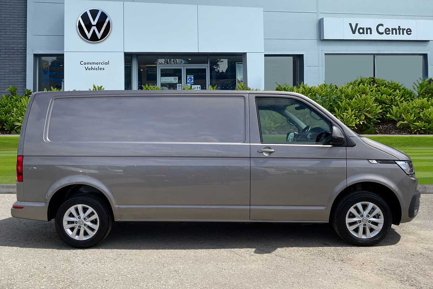 Volkswagen Transporter T30 Panel van Highline LWB 150 PS 2.0 TDI 7sp DSG
