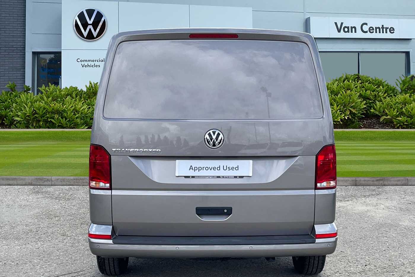 Volkswagen Transporter T30 Panel van Highline LWB 150 PS 2.0 TDI 7sp DSG