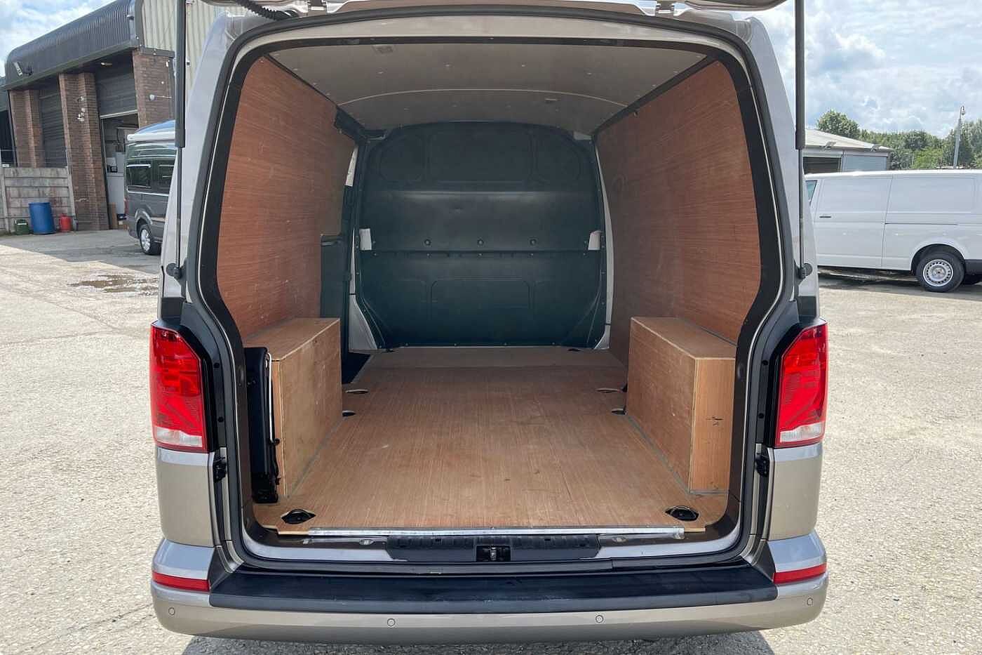 Volkswagen Transporter T30 Panel van Highline LWB 150 PS 2.0 TDI 7sp DSG