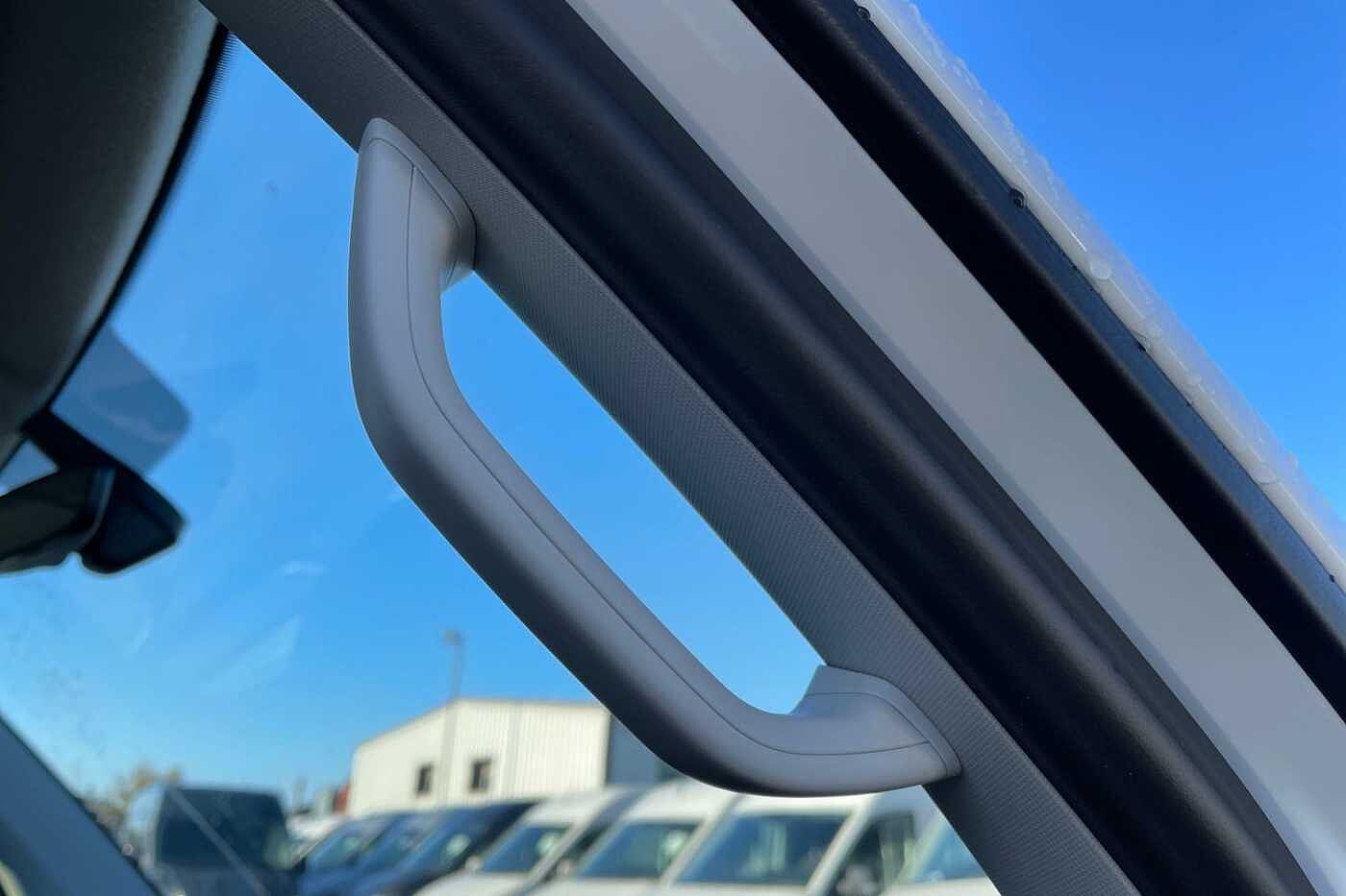 Volkswagen Transporter T32 Kombi Highline LWB 150 PS 2.0 TDI 6sp Manual