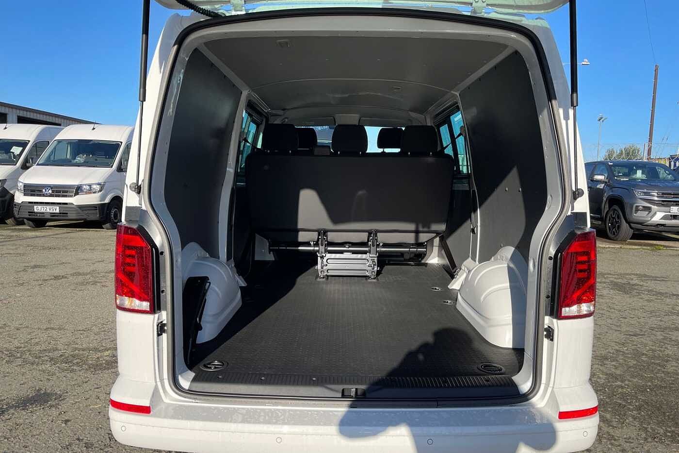 Volkswagen Transporter T32 Kombi Highline LWB 150 PS 2.0 TDI 6sp Manual