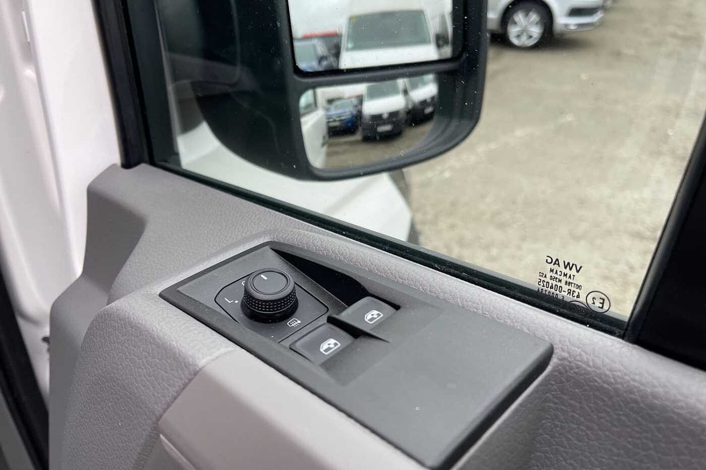 Volkswagen Crafter CR35 Panel van Trendline LWB 140 PS 2.0 TDI 6sp Manual FWD