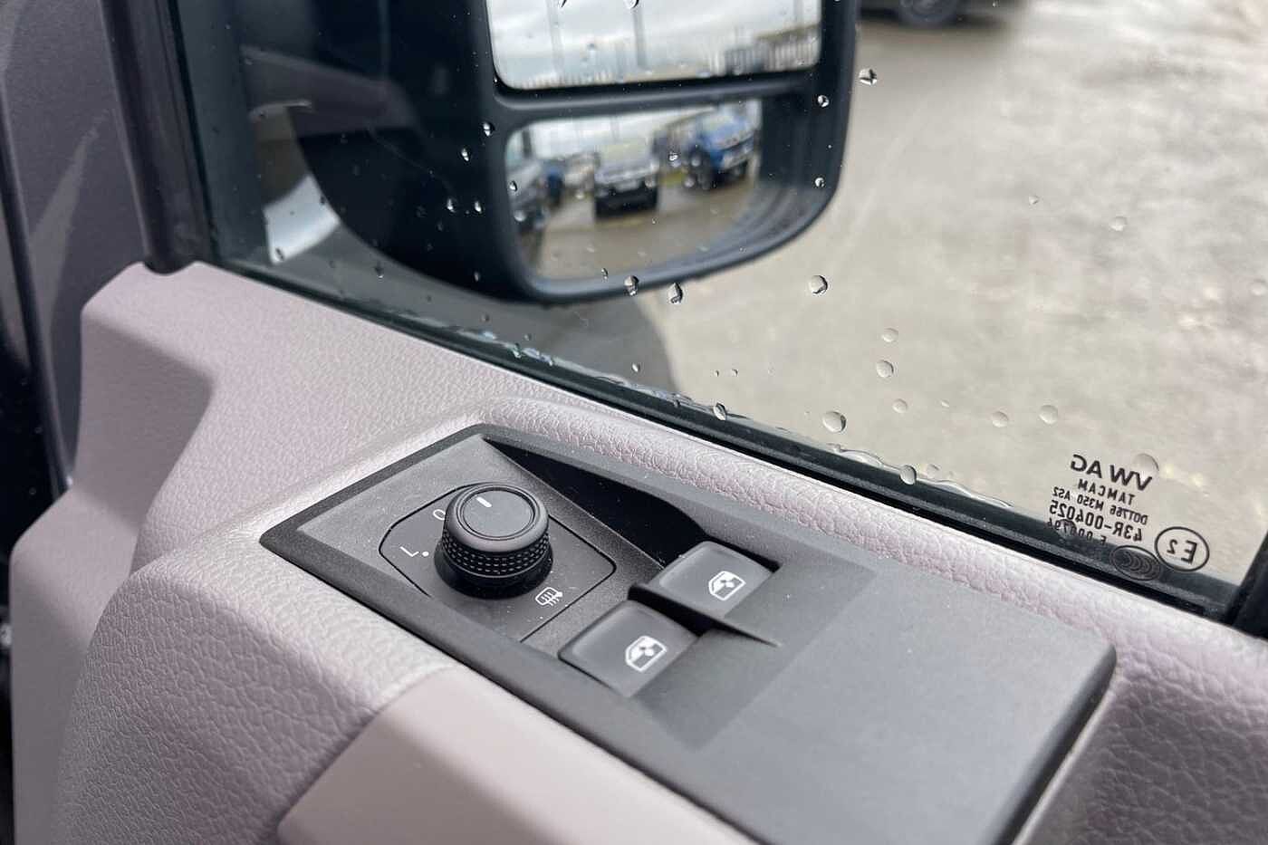 Volkswagen Crafter CR35 Panel van Trendline LWB 140 PS 2.0 TDI 6sp Manual FWD