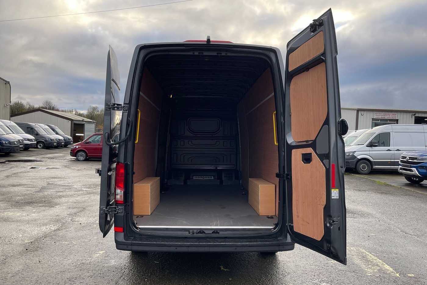 Volkswagen Crafter CR35 Panel van Trendline LWB 140 PS 2.0 TDI 6sp Manual FWD