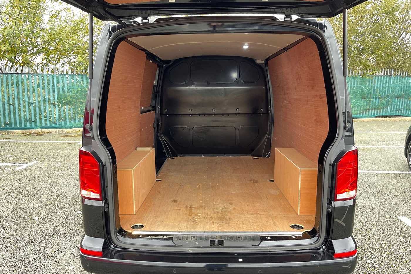 Volkswagen Transporter 2.0TDI 110ps T28 Highline BMT SWB PV