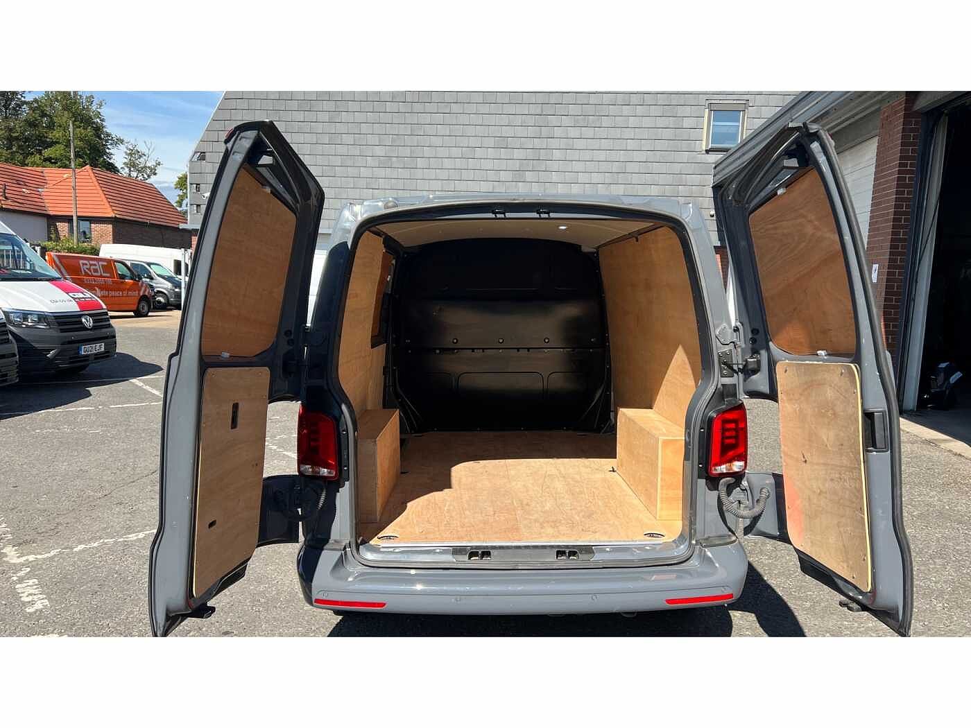 Volkswagen Transporter T28 Panel van Highline SWB 110 PS 2.0 TDI 5sp Manual