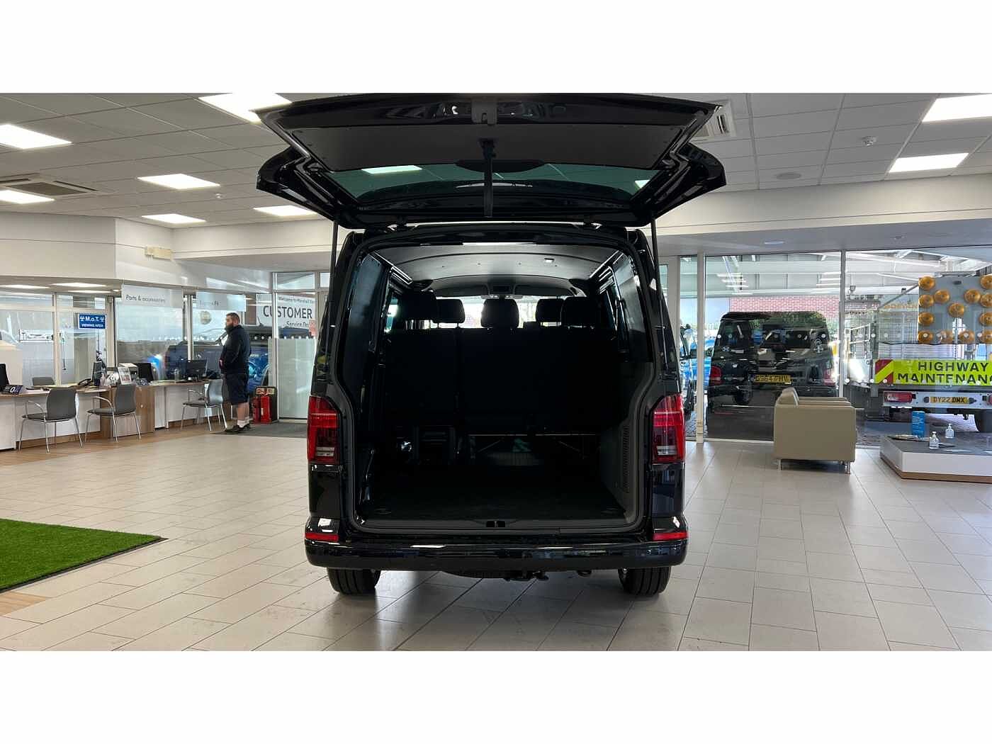 Volkswagen Transporter T32 Kombi Highline SWB 150 PS 2.0 TDI 7sp DSG