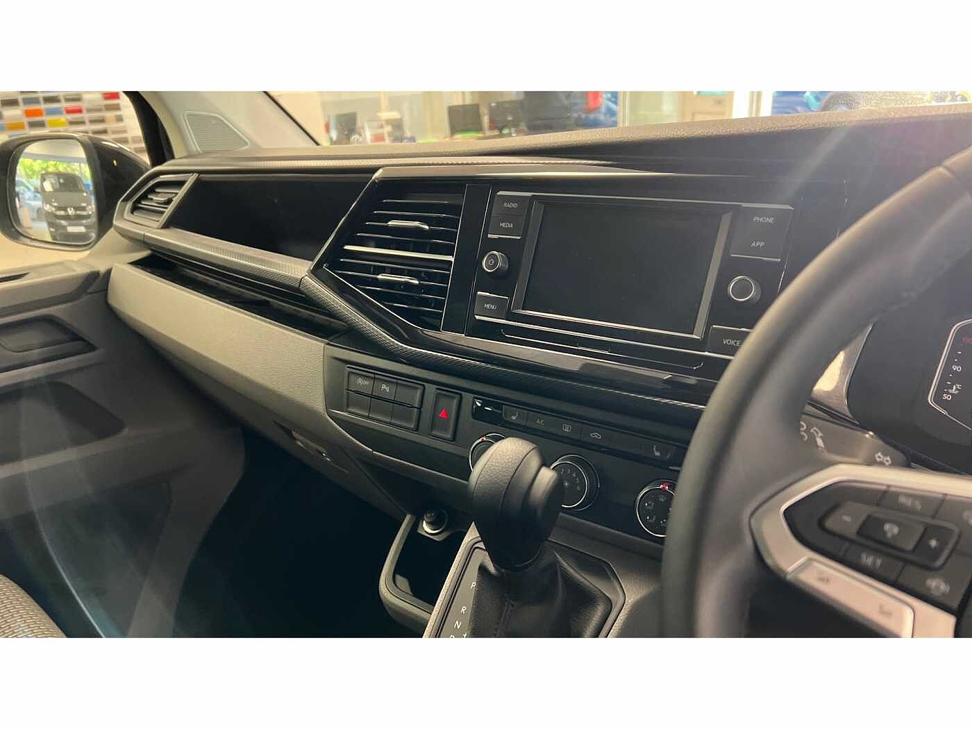 Volkswagen Transporter T32 Kombi Highline SWB 150 PS 2.0 TDI 7sp DSG