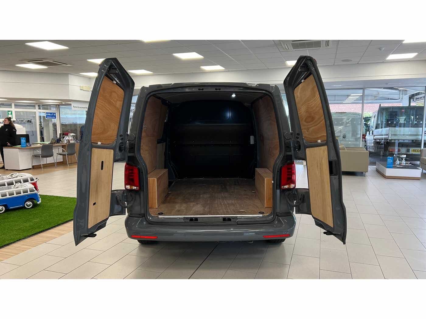 Volkswagen Transporter T28 Panel van Highline SWB 150 PS 2.0 TDI 6sp Manual