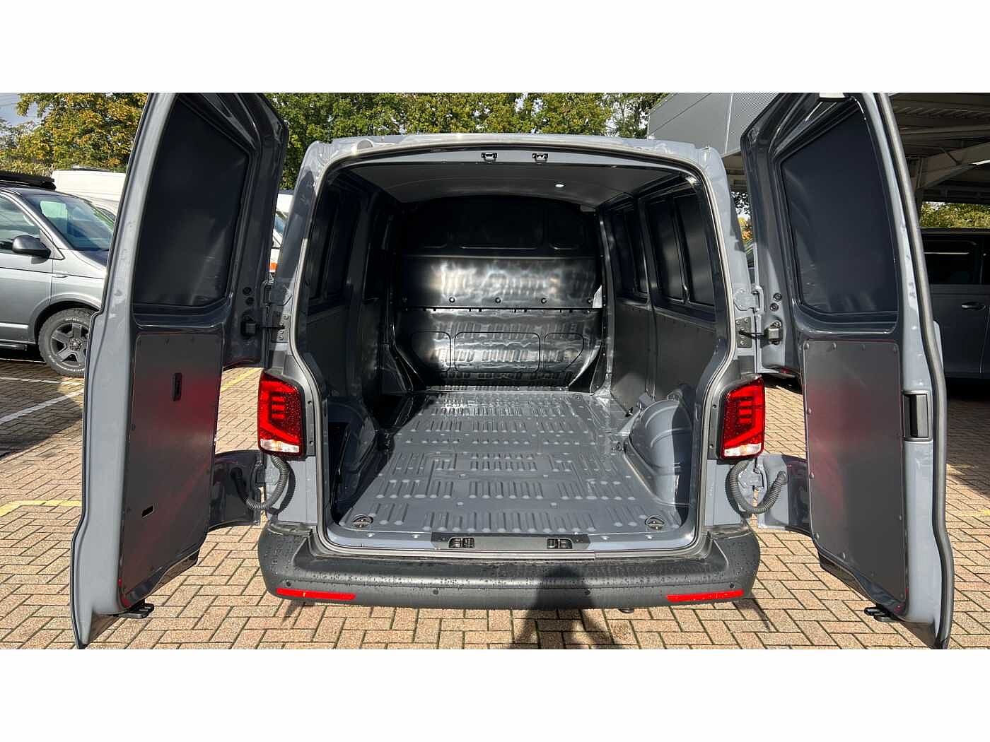 Volkswagen Transporter T30 Panel van Startline LWB 150 PS 2.0 TDI 6sp Manual