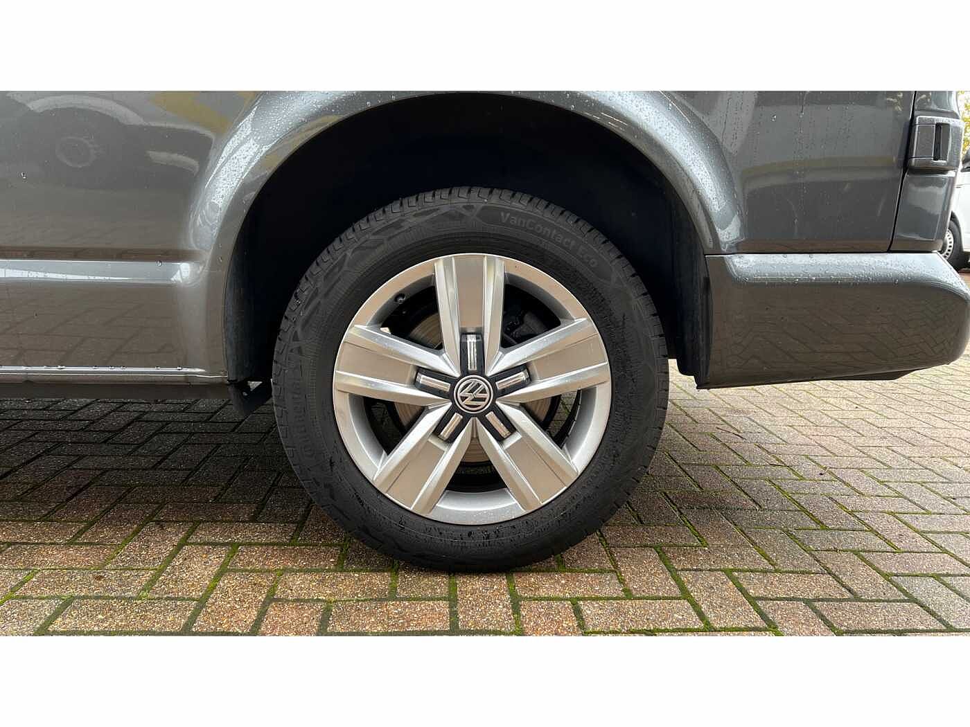 Volkswagen Transporter T32 Panel van Highline LWB 150 PS 2.0 TDI 7sp DSG