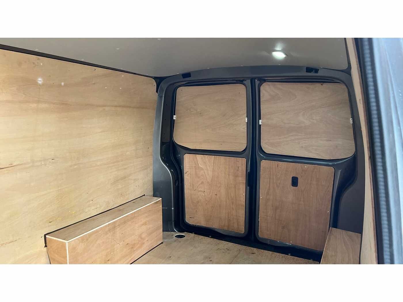 Volkswagen Transporter T32 Panel van Highline LWB 150 PS 2.0 TDI 7sp DSG