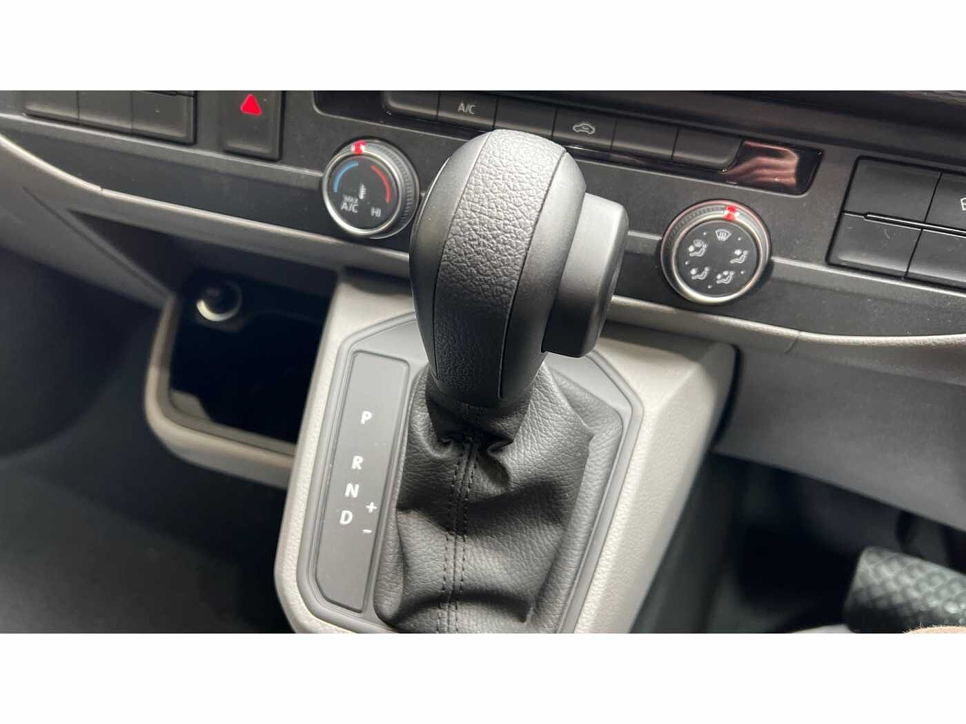 Volkswagen Transporter T32 Panel van Highline LWB 150 PS 2.0 TDI 7sp DSG