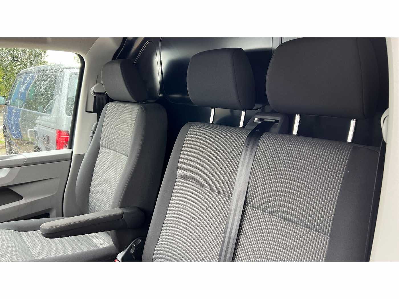 Volkswagen Transporter T32 Panel van Highline LWB 150 PS 2.0 TDI 7sp DSG
