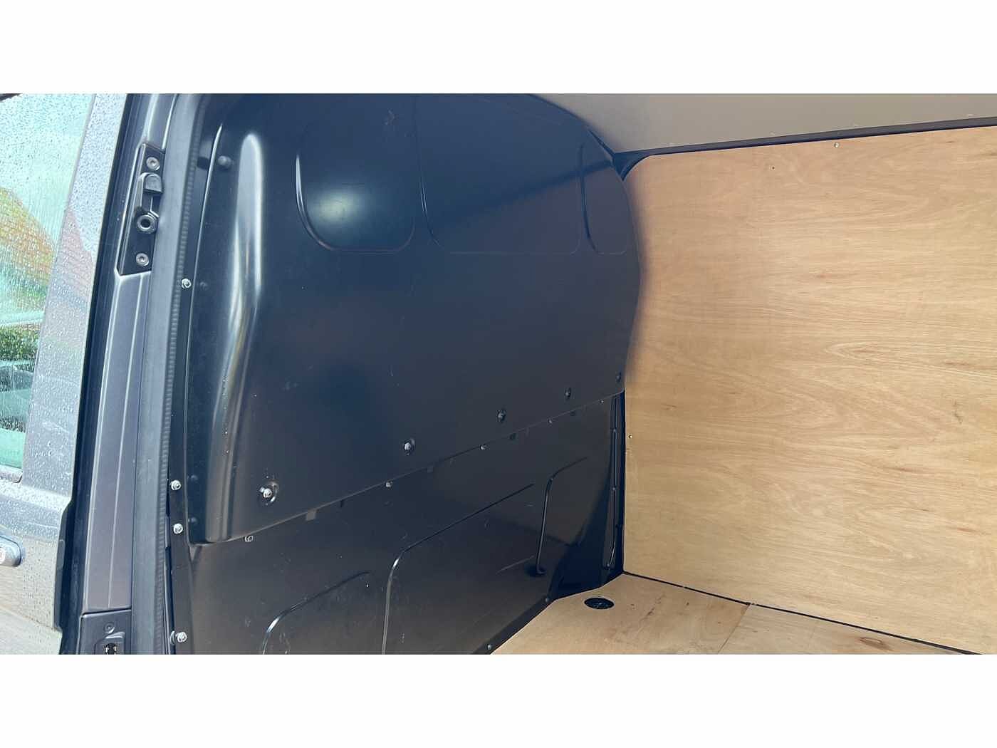 Volkswagen Transporter T32 Panel van Highline LWB 150 PS 2.0 TDI 7sp DSG