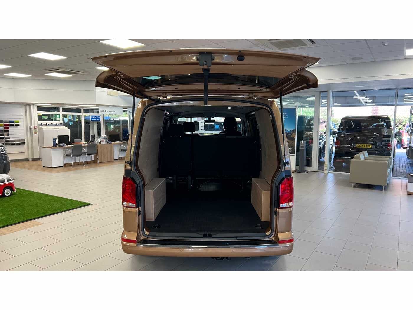 Volkswagen Transporter T32 Kombi Highline LWB 150 PS 2.0 TDI 6sp Manual