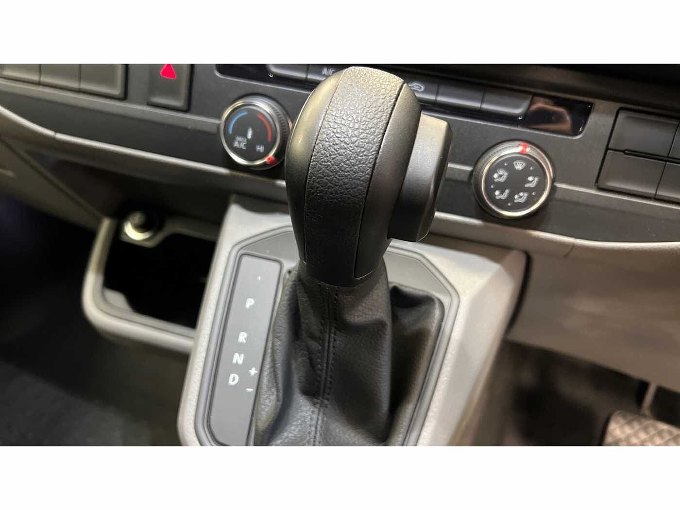 Volkswagen Transporter T32 Panel van Highline LWB 150 PS 2.0 TDI 7sp DSG