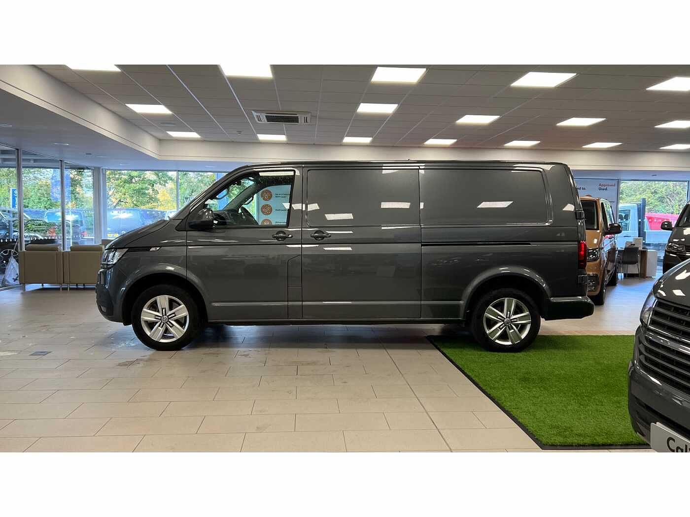 Volkswagen Transporter T32 Panel van Highline LWB 150 PS 2.0 TDI 7sp DSG