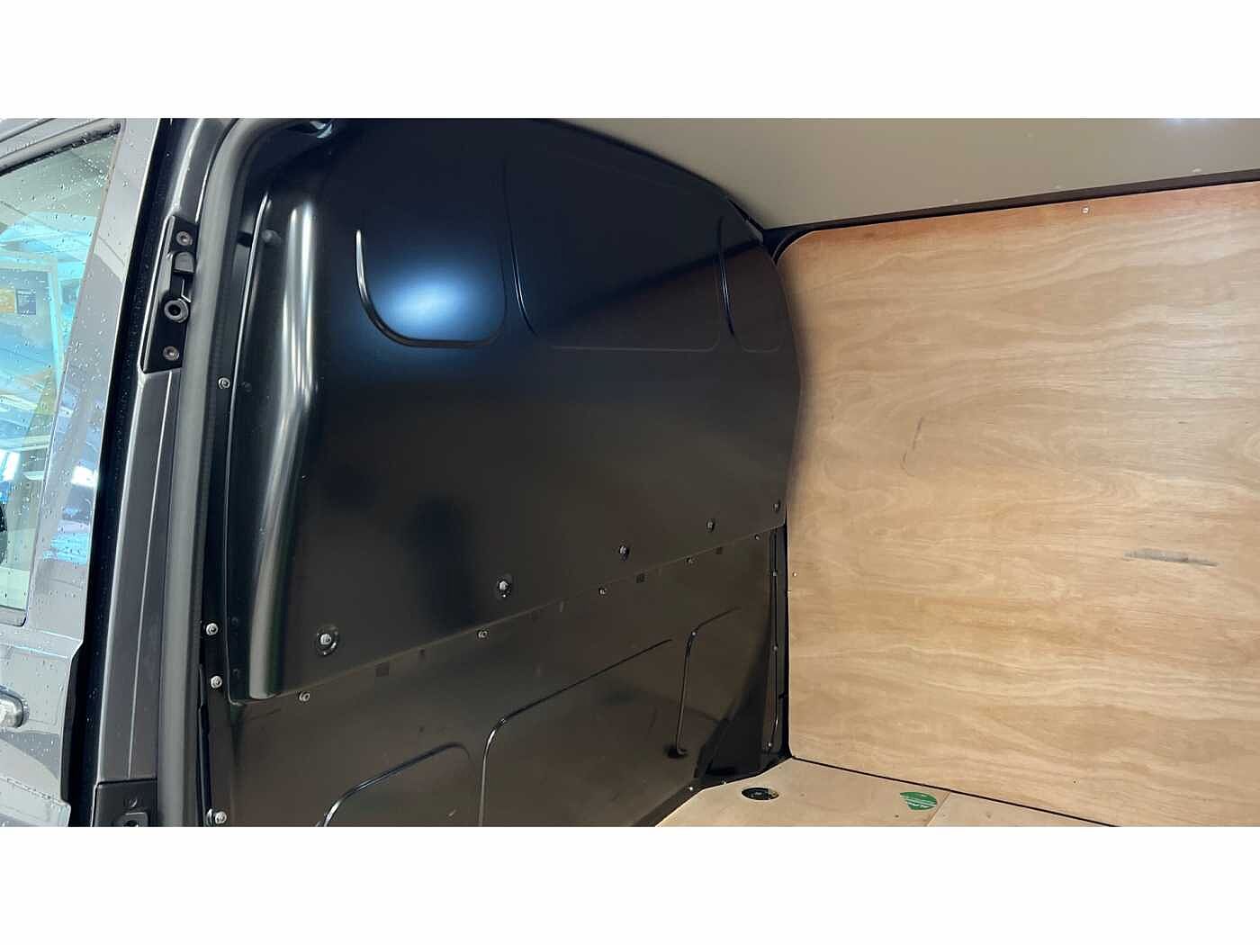 Volkswagen Transporter T32 Panel van Highline LWB 150 PS 2.0 TDI 7sp DSG