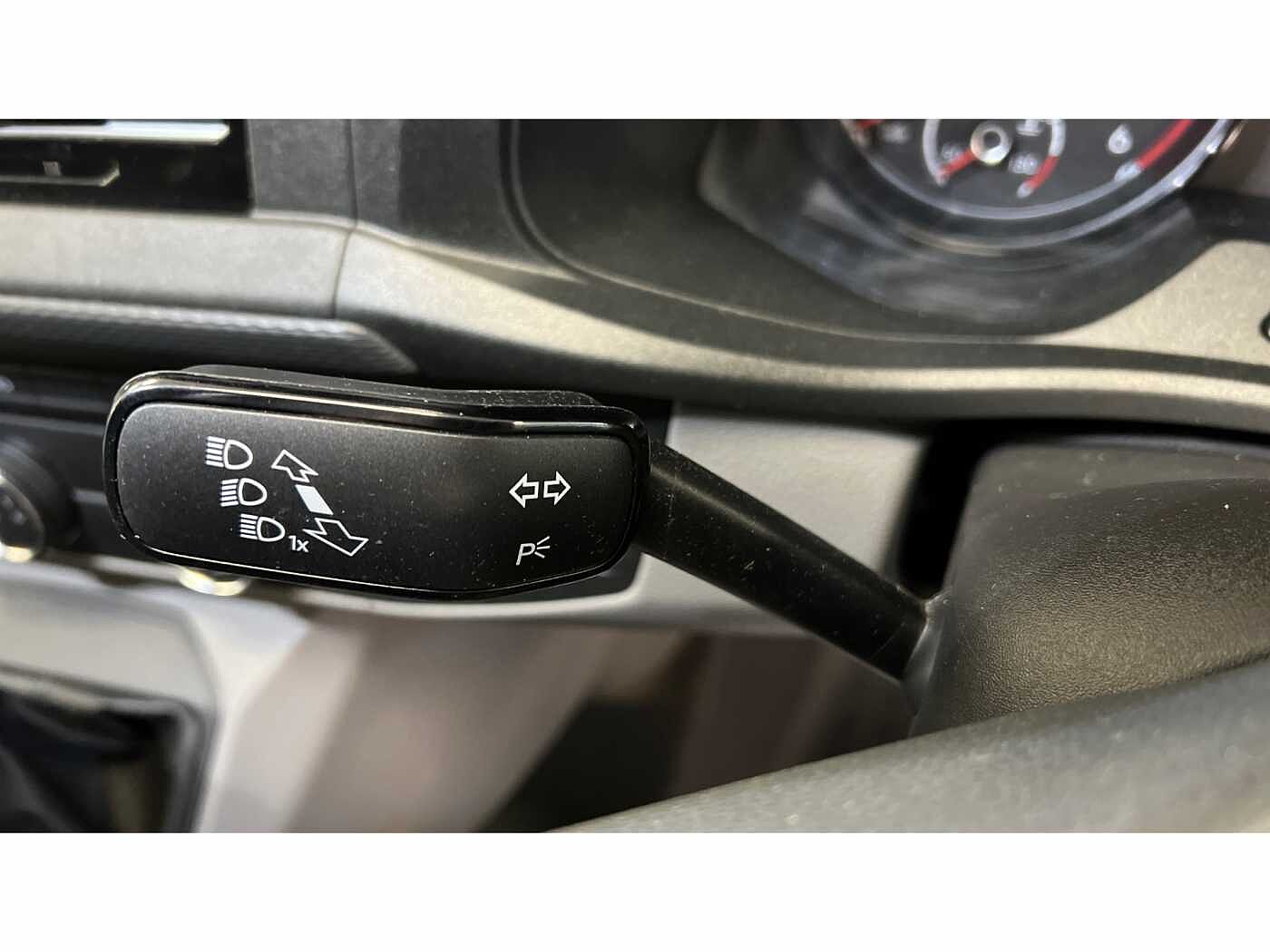 Volkswagen Transporter T32 Panel van Highline LWB 150 PS 2.0 TDI 7sp DSG