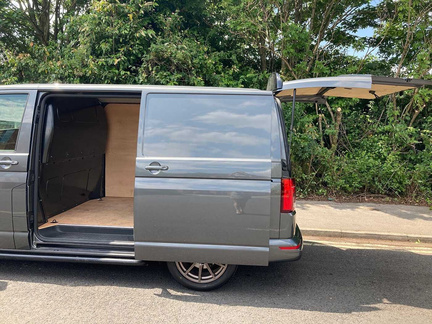 Volkswagen Transporter T32 SWB 2.0 BiTDI 204 Highline DSG