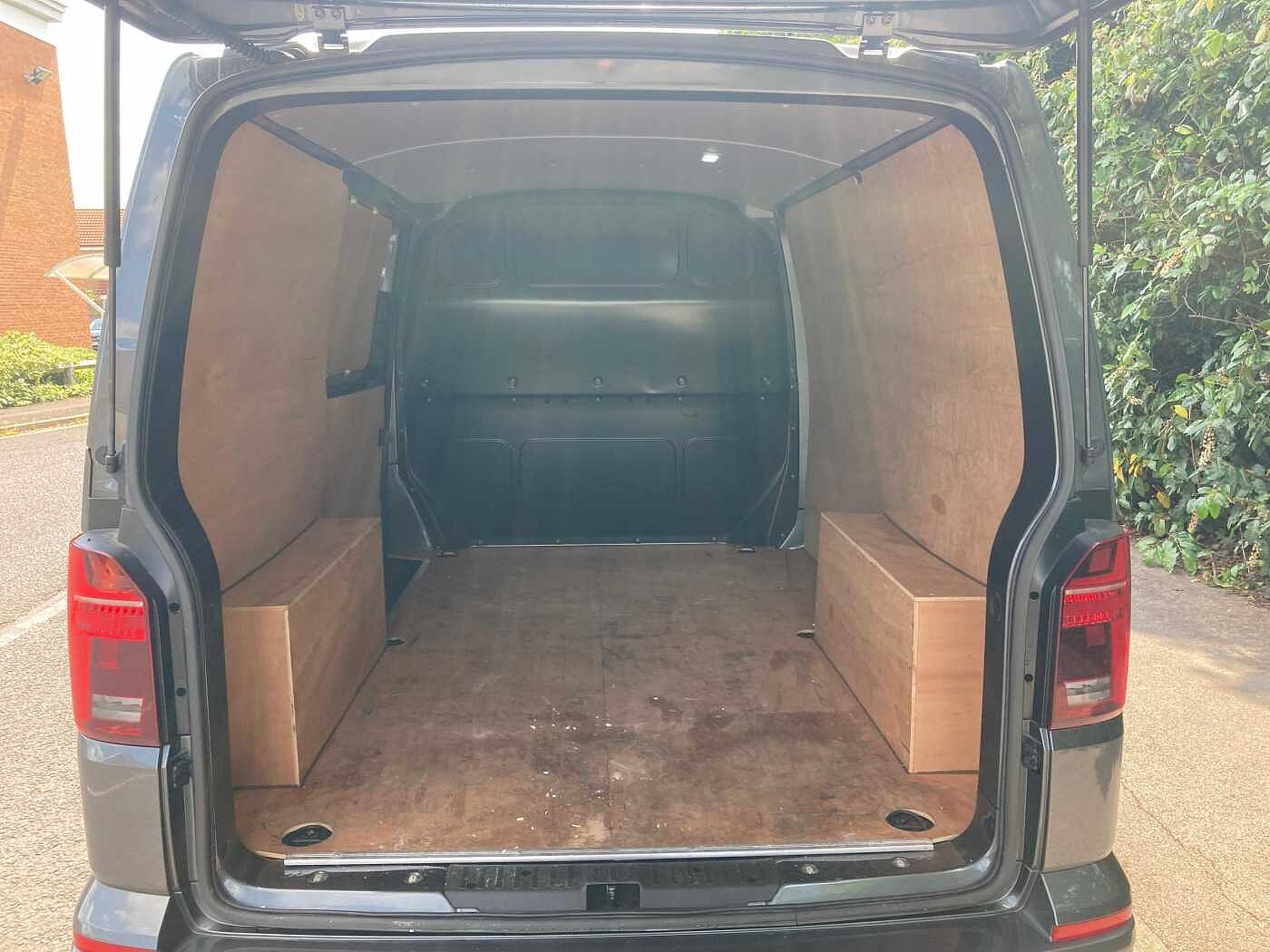 Volkswagen Transporter T32 SWB 2.0 BiTDI 204 Highline DSG