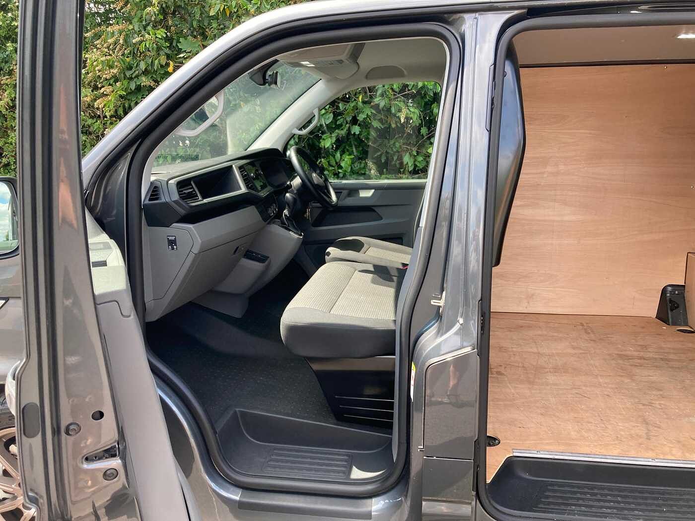 Volkswagen Transporter T32 SWB 2.0 BiTDI 204 Highline DSG