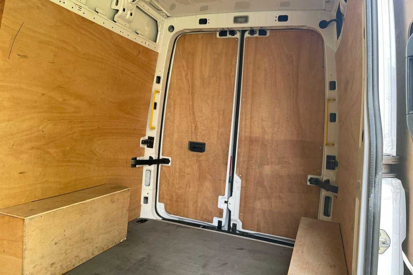 Volkswagen Crafter CR35 MWB FWD 2.0 TDI 140PS Trendline High Roof Van