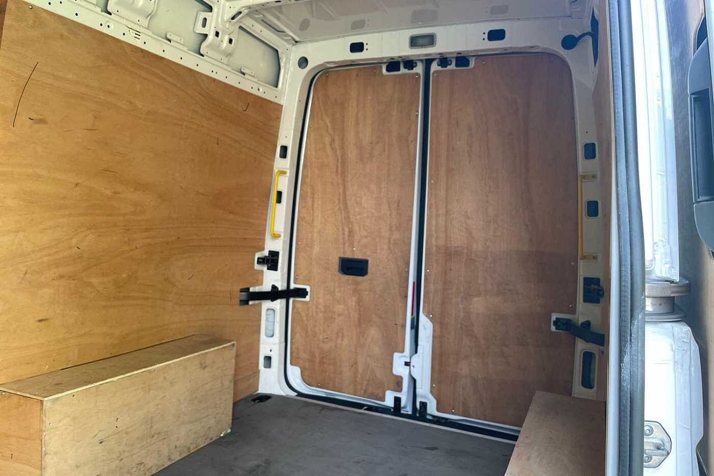 Volkswagen Crafter CR35 MWB FWD 2.0 TDI 140PS Trendline High Roof Van