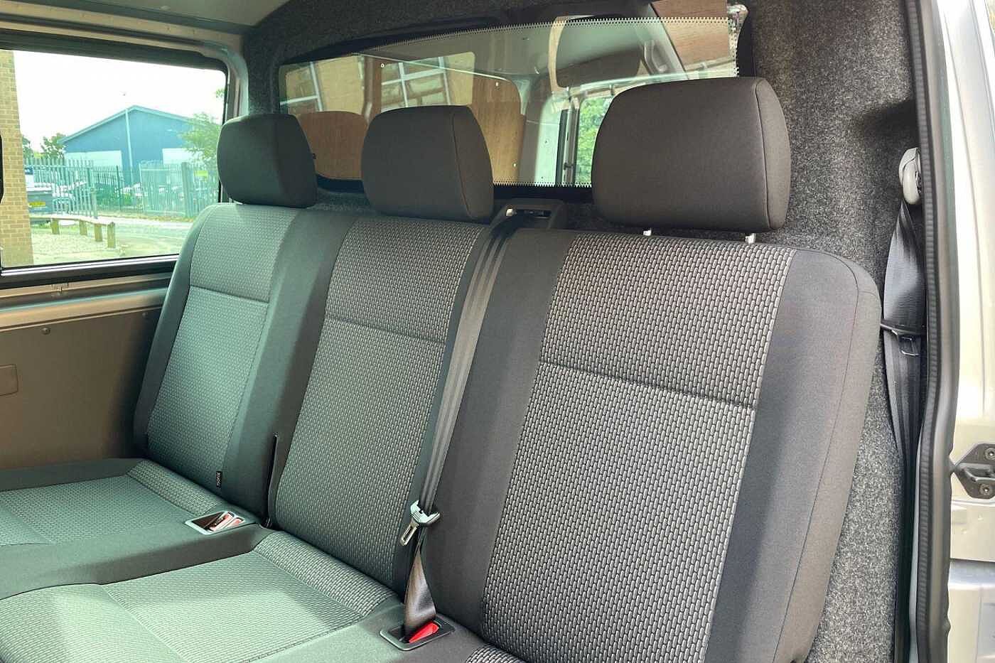 Volkswagen Transporter T30 Kombi Highline SWB 110 PS 2.0 TDI 5sp Manual