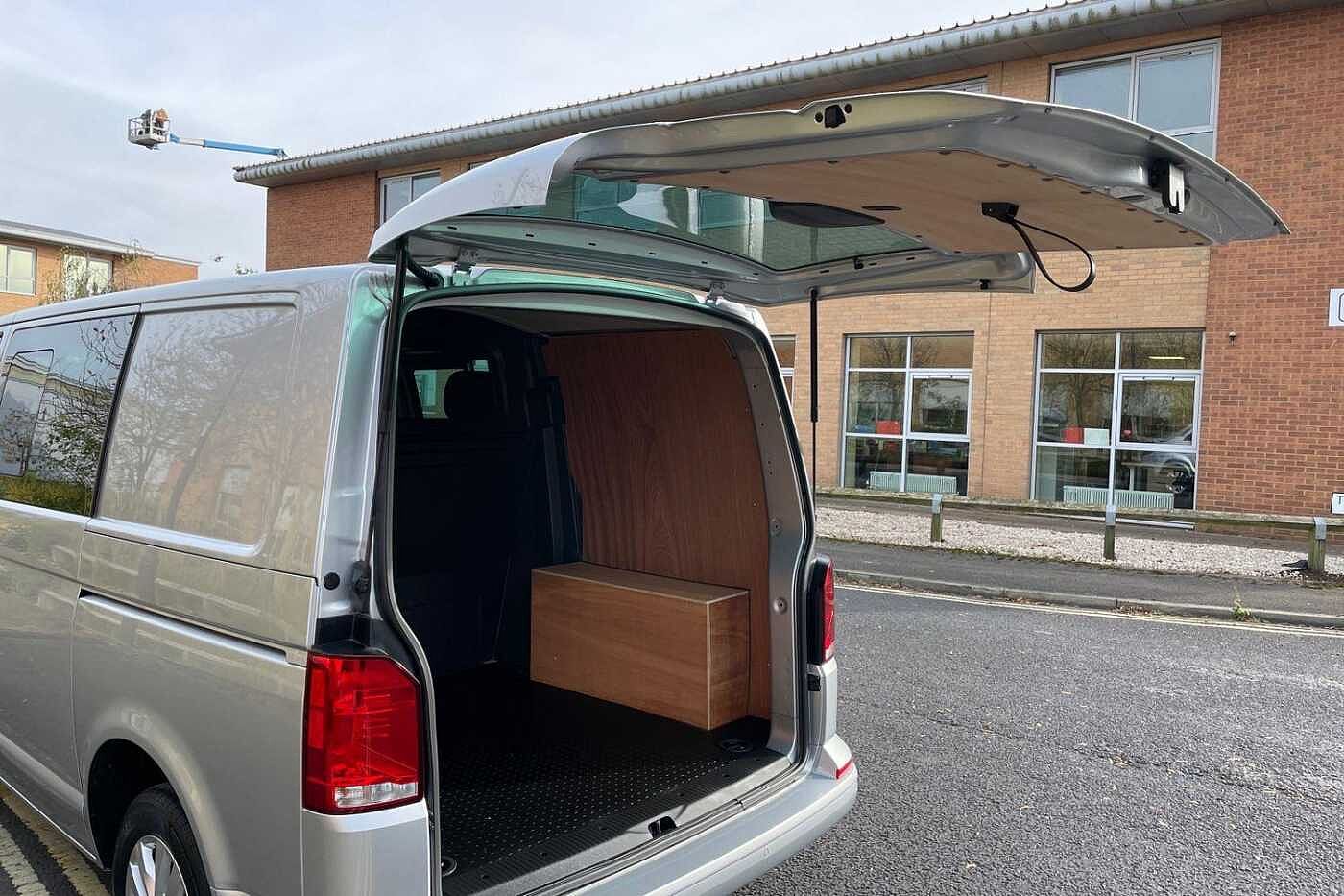 Volkswagen Transporter T30 Kombi Highline SWB 110 PS 2.0 TDI 5sp Manual